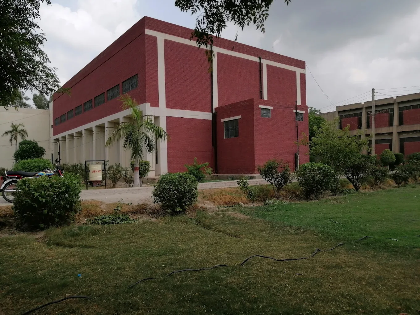 Campus Life - Badminton